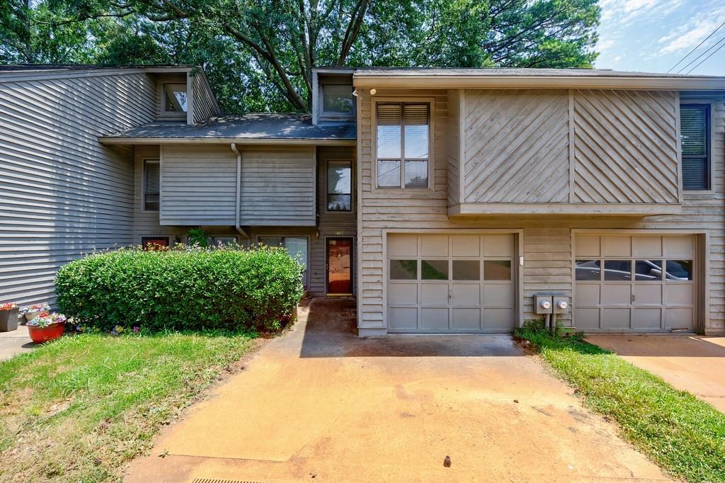 1002 Creatwood Circle SE — photo