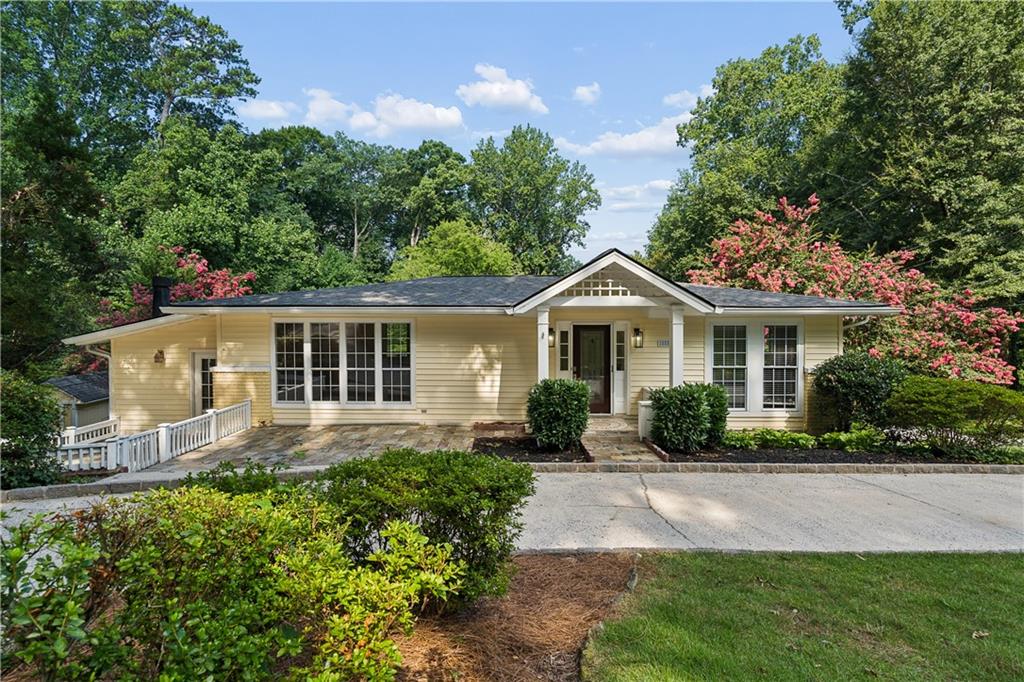 1055 Lee Circle NE — photo