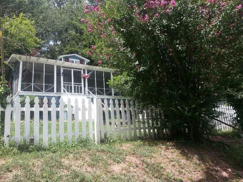 15 Roseway Circle NE — photo