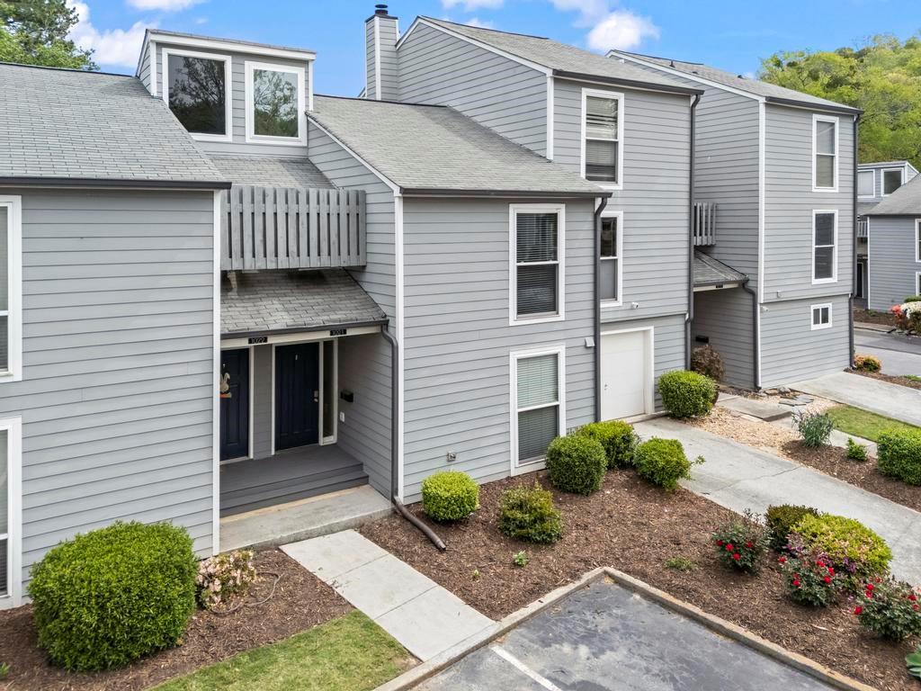 1021 Riverbend Club Drive SE — photo