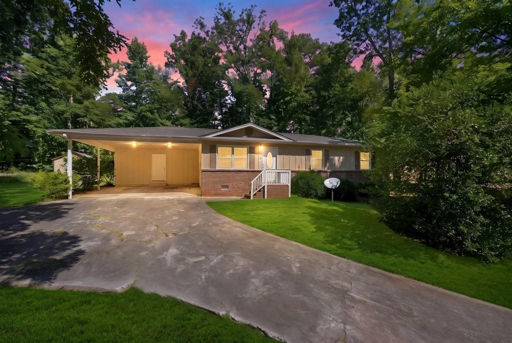 490 Valley Creek Road SW — photo