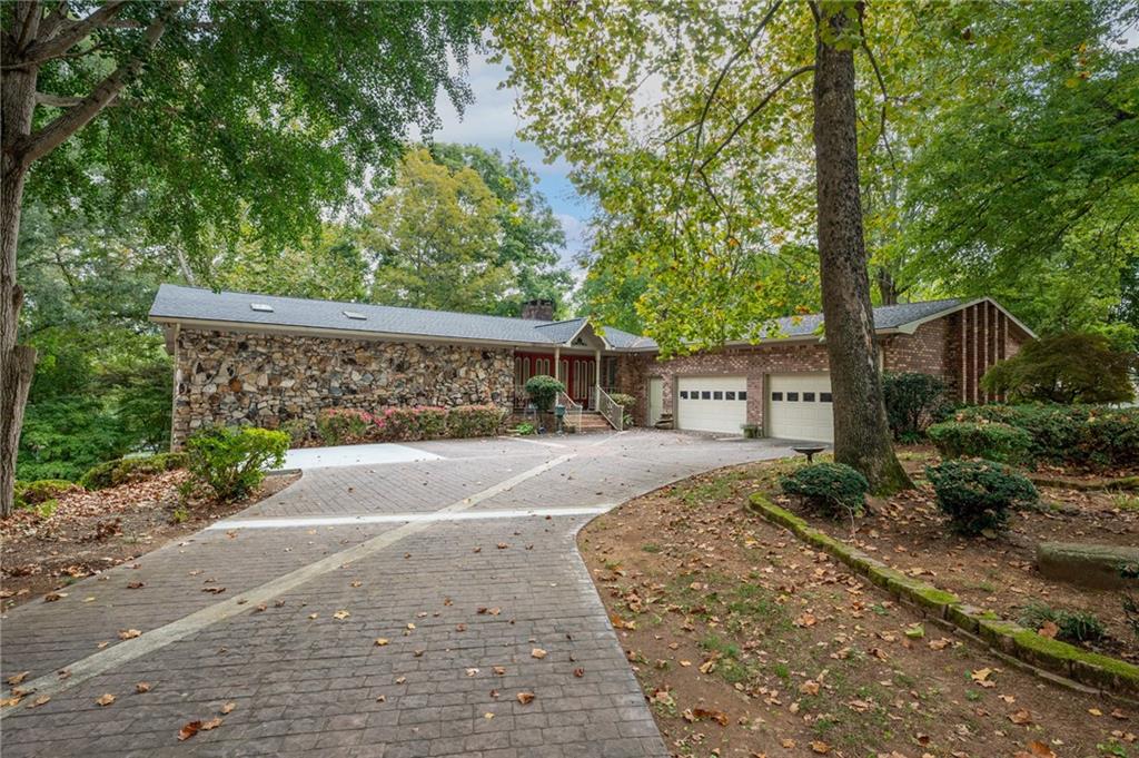 135 Windsor Drive — photo