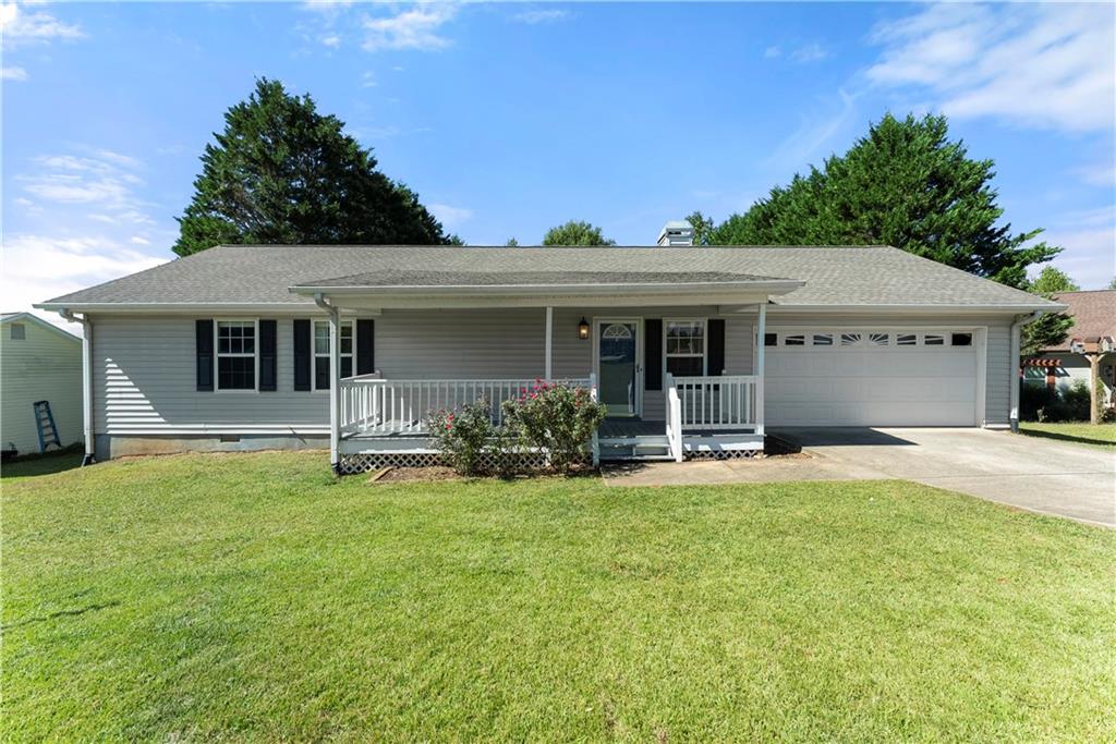 313 Hawthorne Drive — photo