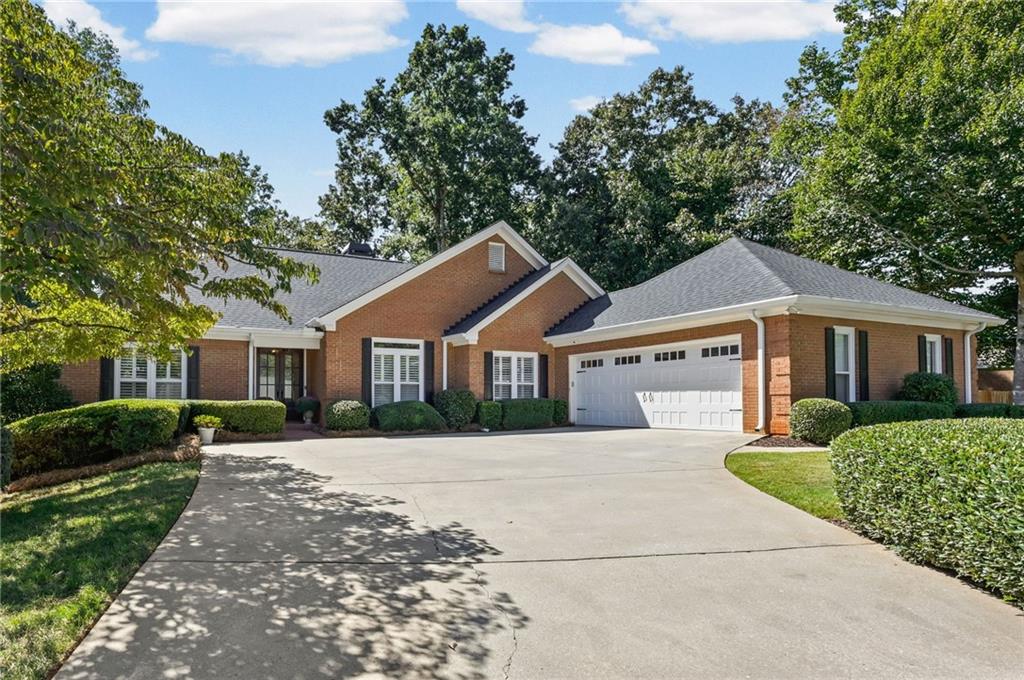 1010 Brooksglen Drive — photo