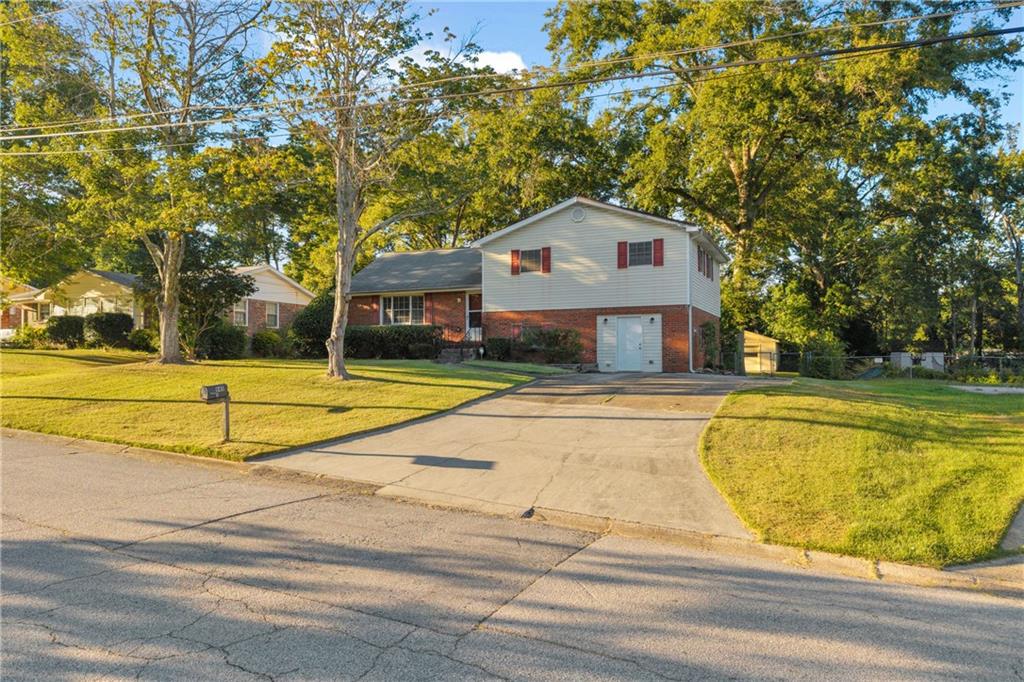 840 Sherwood Drive — photo