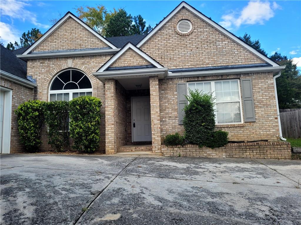 2360 Pettit Drive — photo