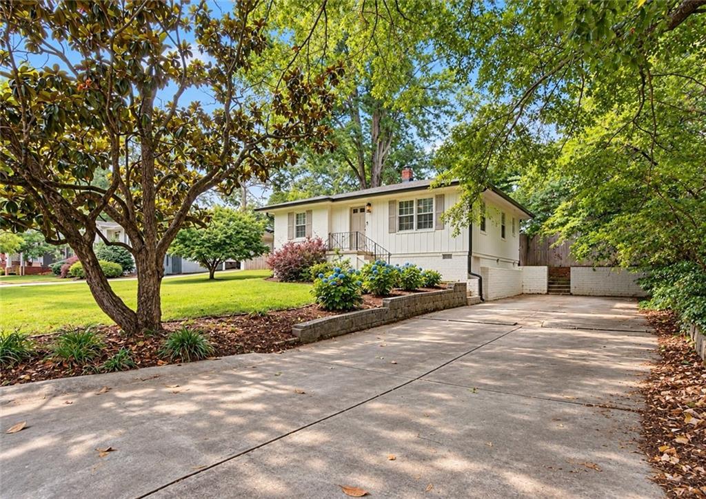 1005 Ridgecrest Drive SE — photo