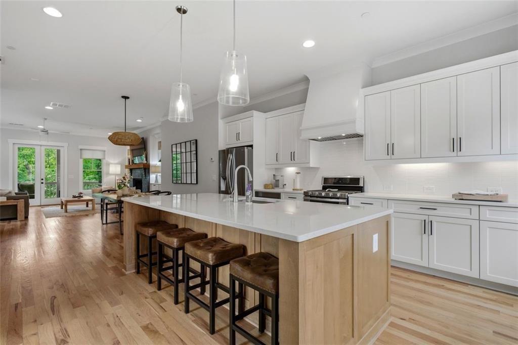 1033 Endeavour Court — photo