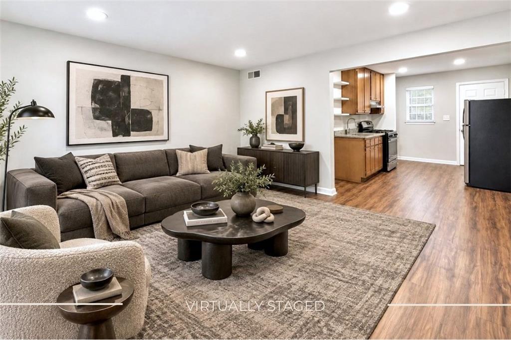 3203 E Point Street Unit 5 — photo