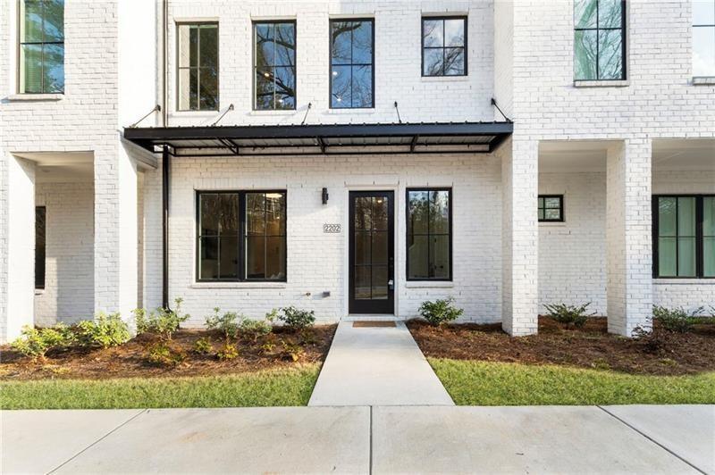 2202 Carlton Court — photo