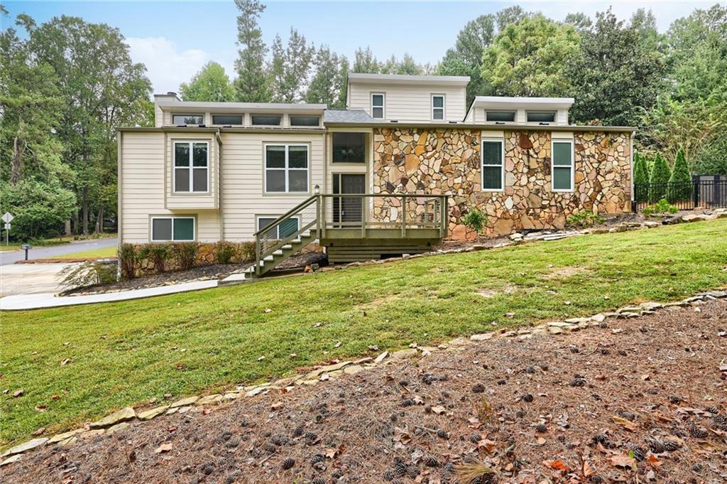 2470 Kingsley Drive NE — photo
