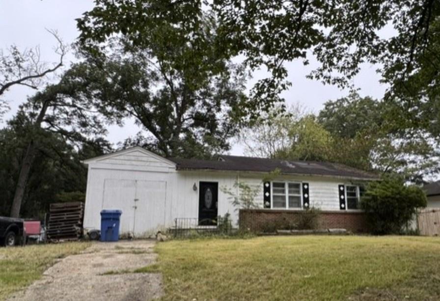 1868 La Dawn Lane NW — photo