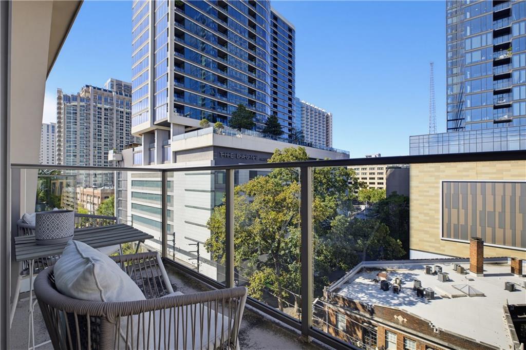 905 Juniper Street NE Unit 812 — photo