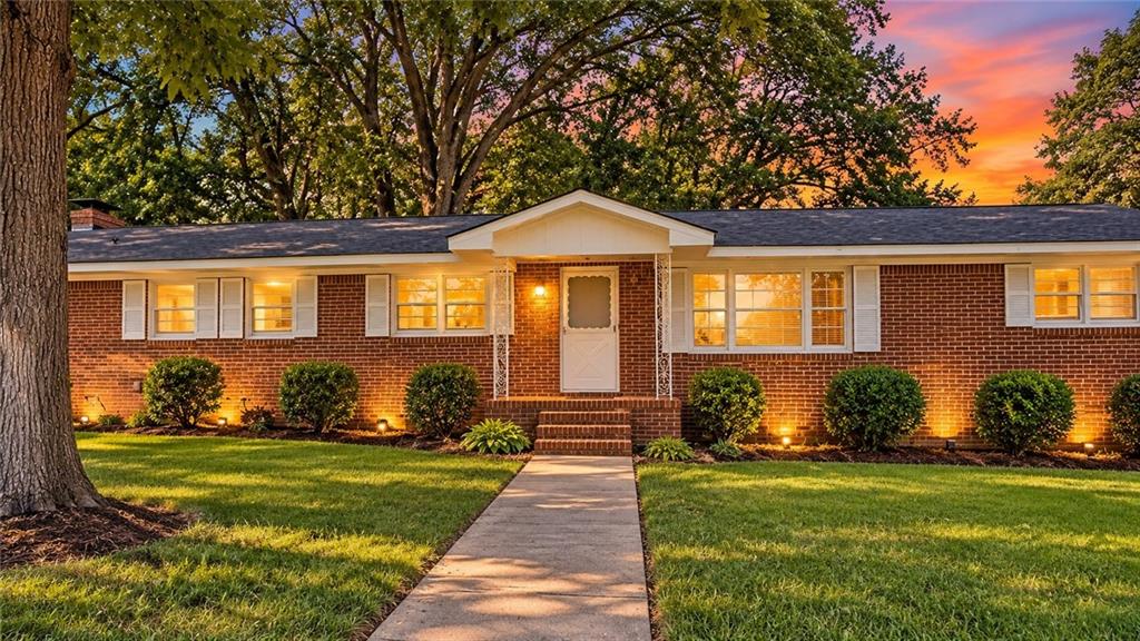 411 Dewberry Lane SE — photo