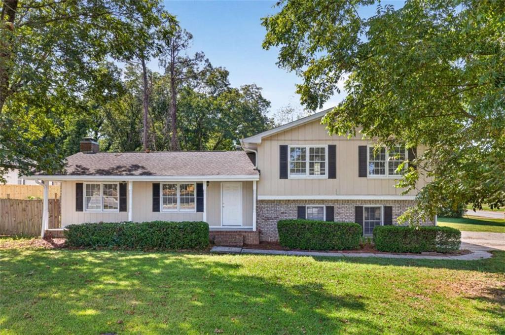 1021 Grayson Highway — photo