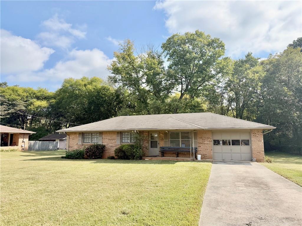 121 Dogwood Drive — photo