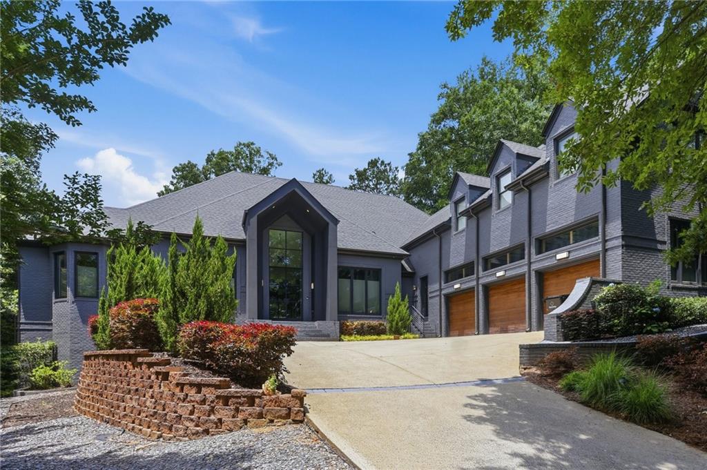610 Club Lane SE — photo