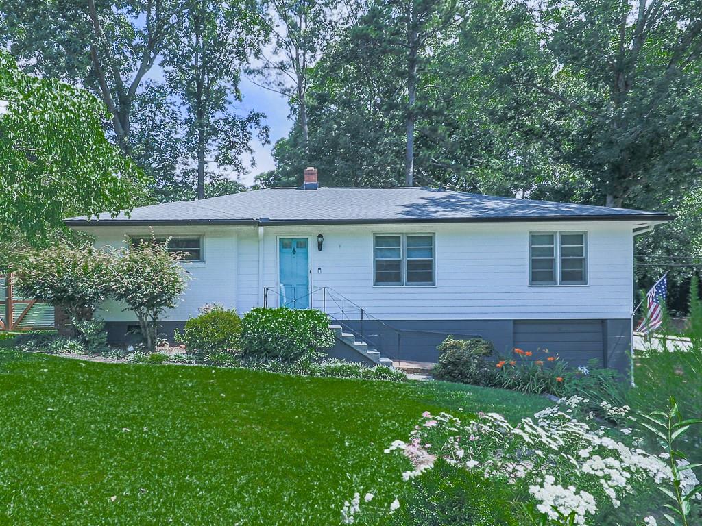 1043 Oakdale Drive SE — photo