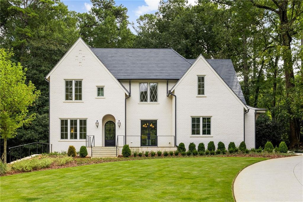 1347 W Wesley Road NW — photo