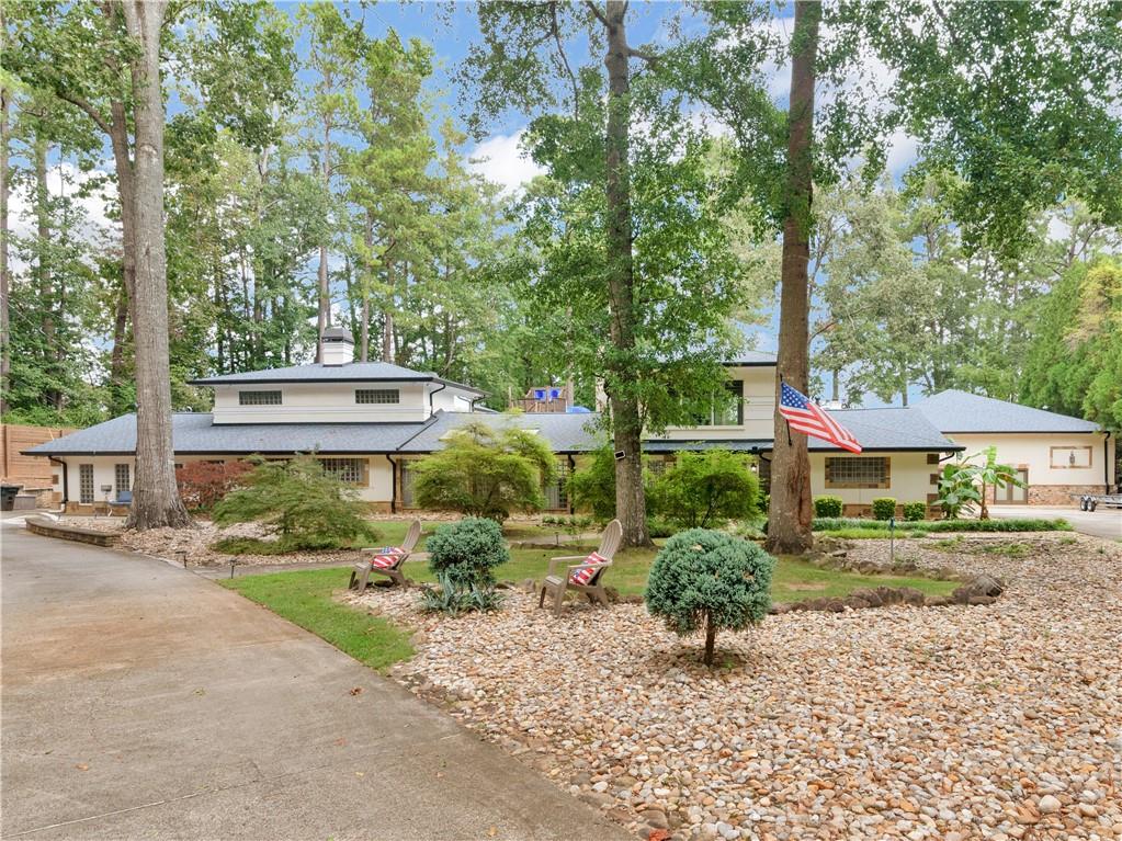 2440 Emerald Drive — photo