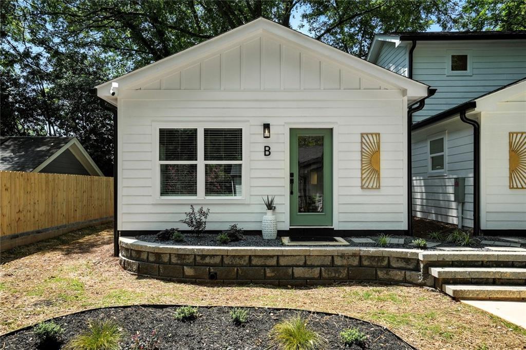1597 Glenwood Avenue SE Unit B — photo