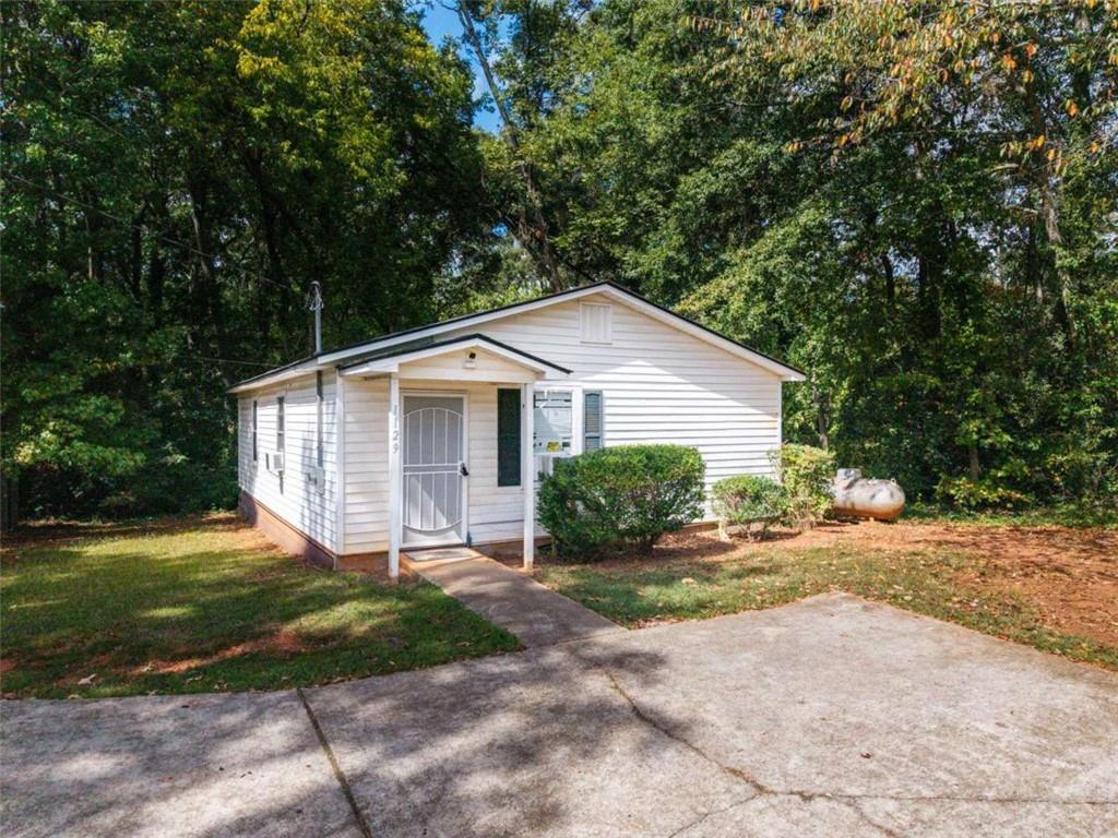 1129 Ext W College Street — photo