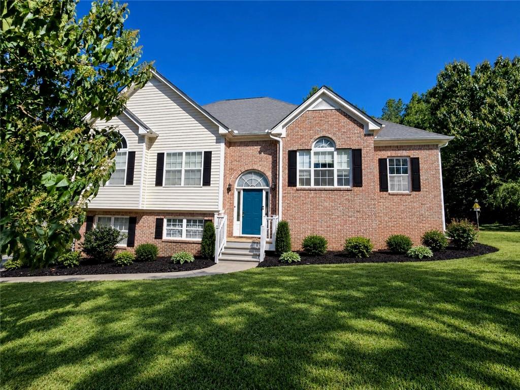 8710 Wolf Creek Drive — photo