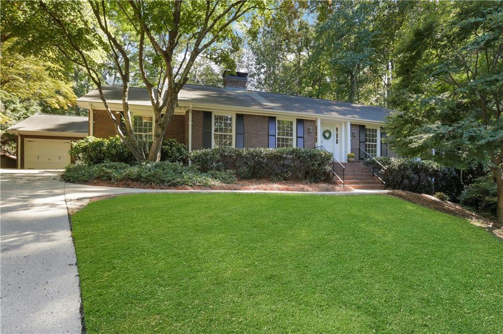 400 Hunters Glen Court — photo