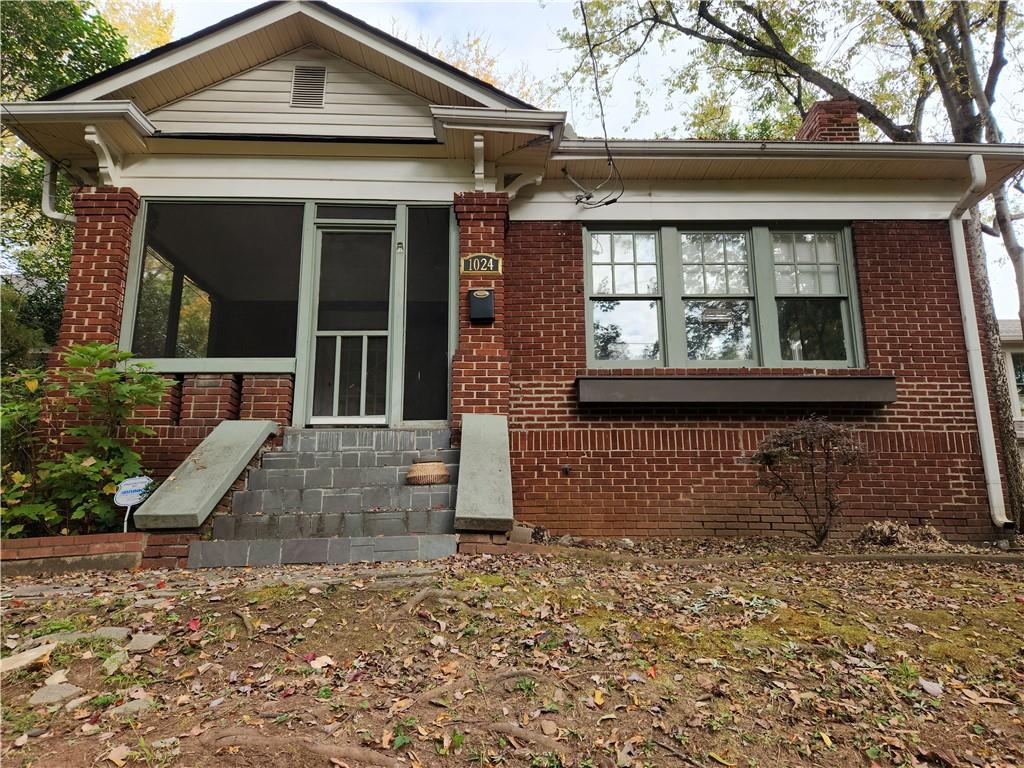 1024 Highland View NE — photo
