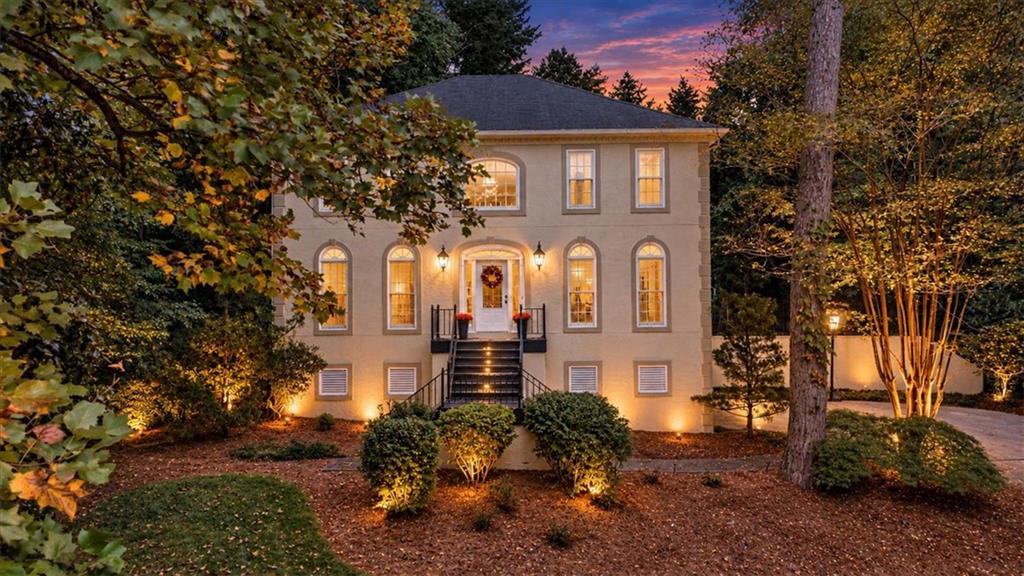 320 Kings Court NE — photo