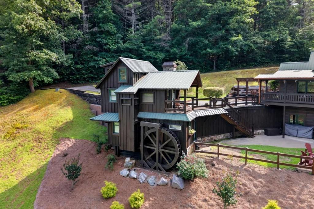 24 Twin Lakes Road, Blue Ridge, GA 30513 — photo 2