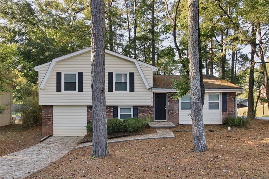 1049 Soapstone Lane — photo
