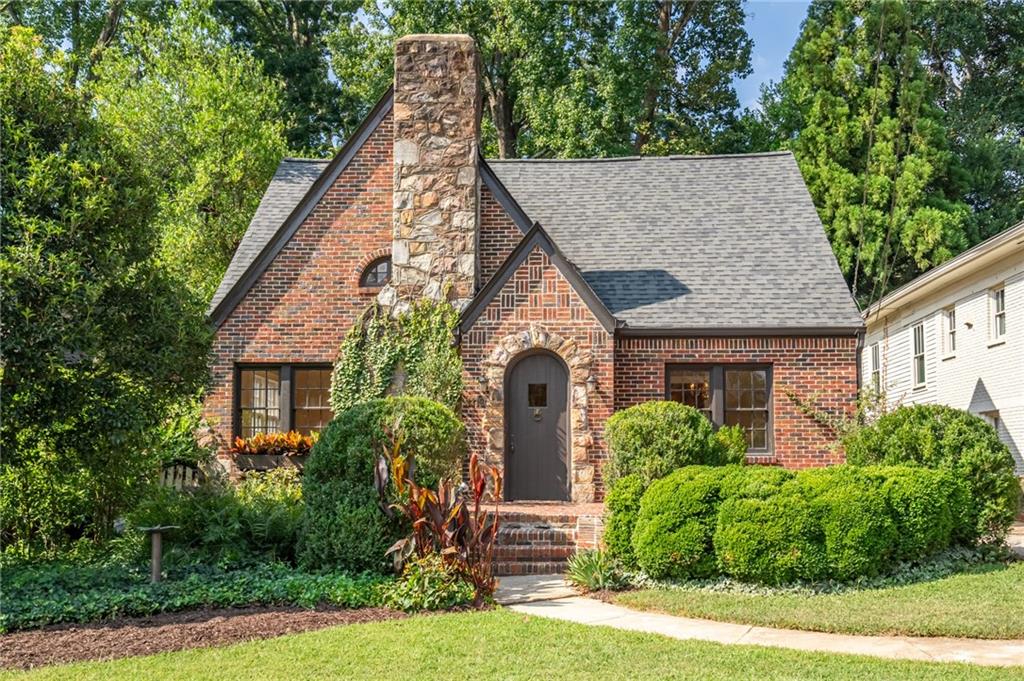1119 University Drive NE — photo