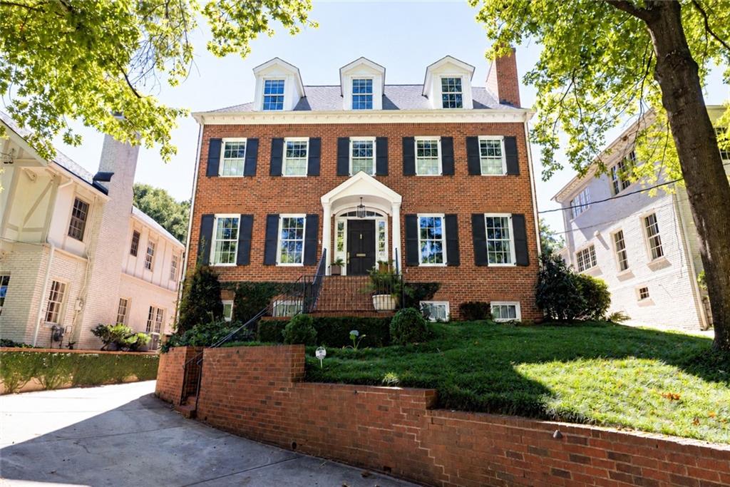 49 Huntington Road NE — photo