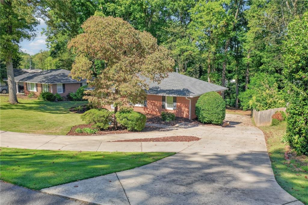 2085 Clearwater Drive — photo