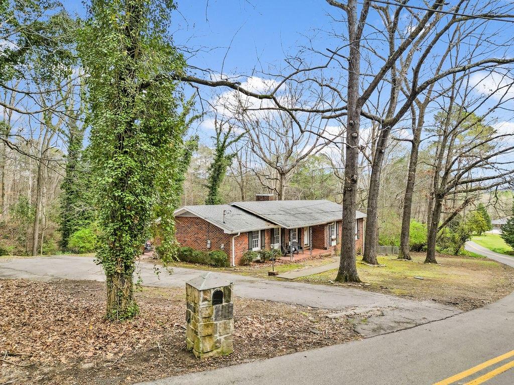 206 Hammond Drive — photo