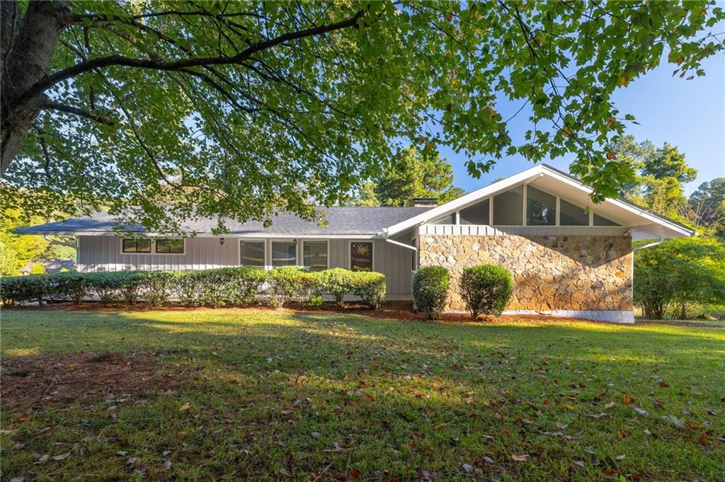 3385 Laren Lane SW — photo