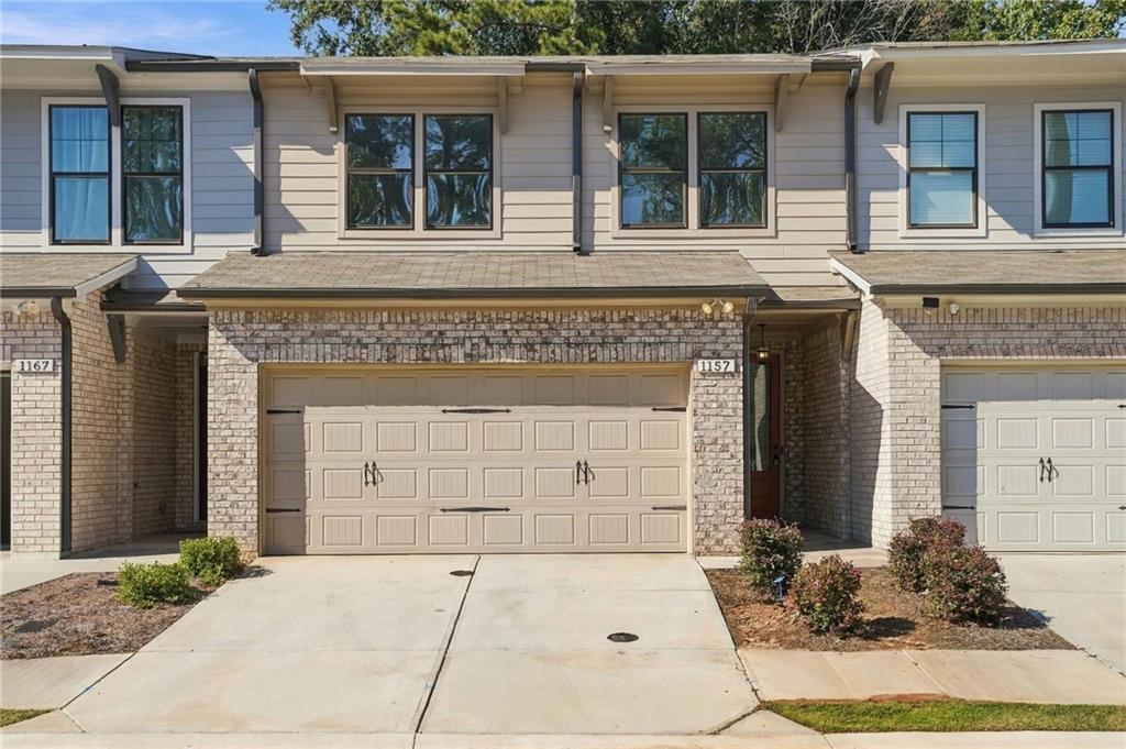 1157 Lucan Lane — photo