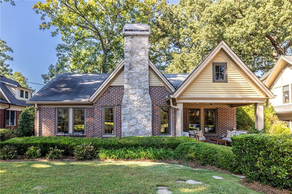 500 Emory Circle NE — photo