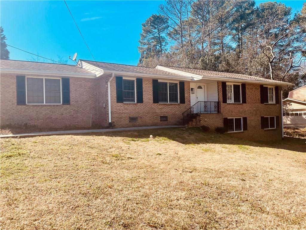 471 Village Green Court SW — photo