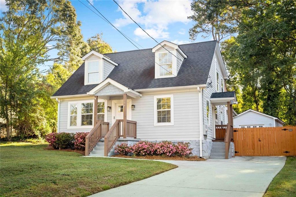 296 Eleanor Street SE — photo