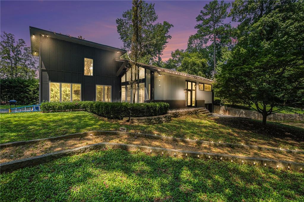 1087 Lee Circle NE — photo