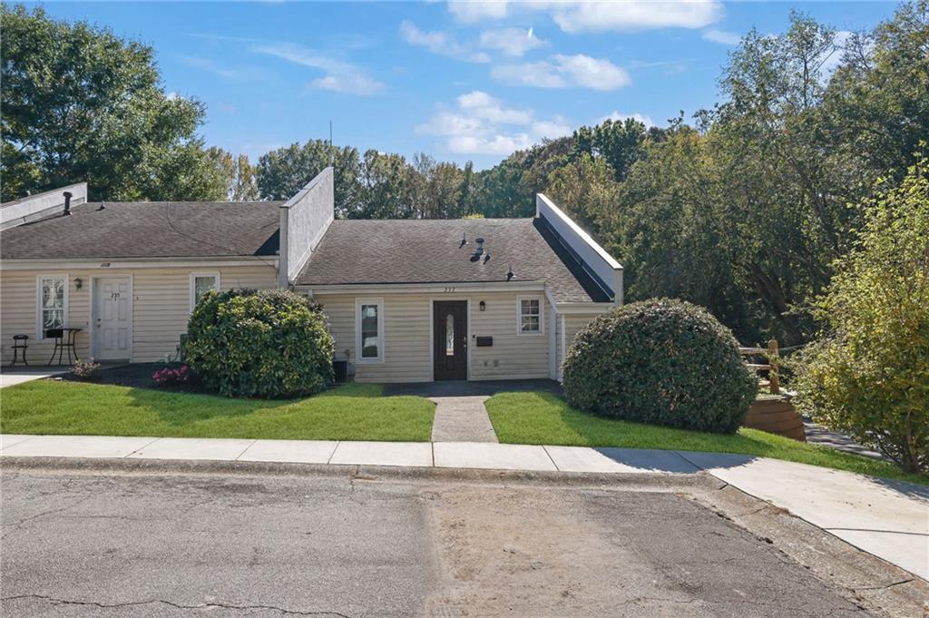 237 Goshen Lane — photo