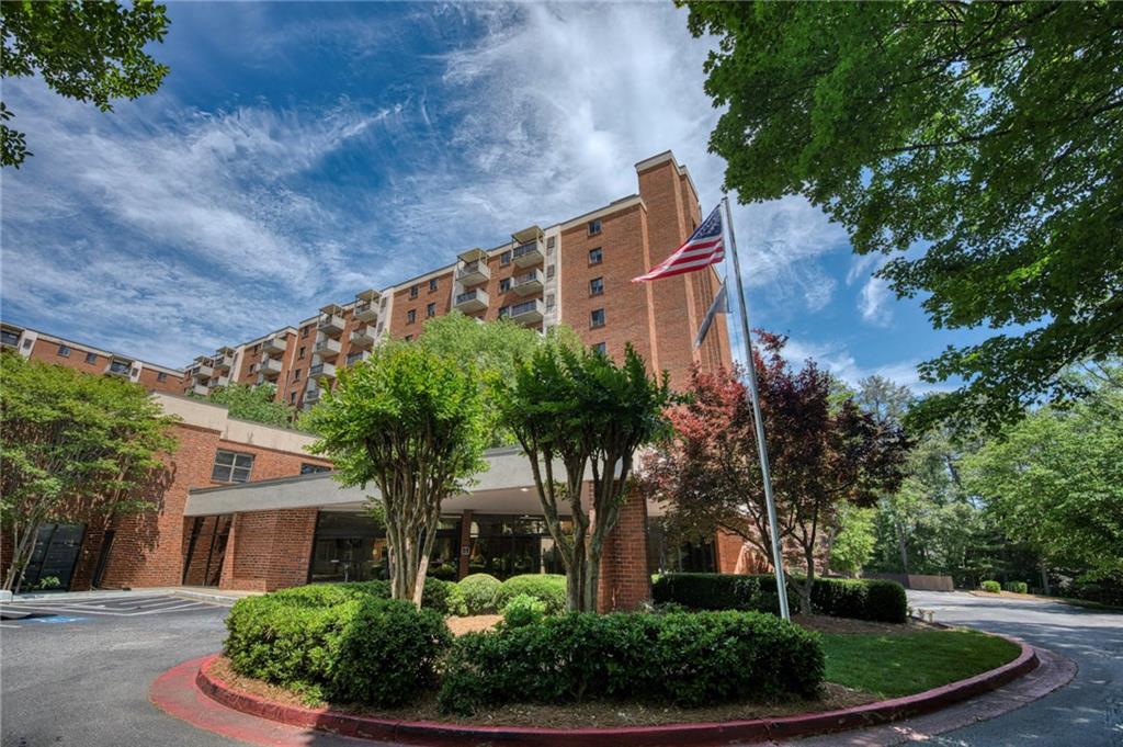 300 Johnson Ferry Road NE Unit B512 — photo