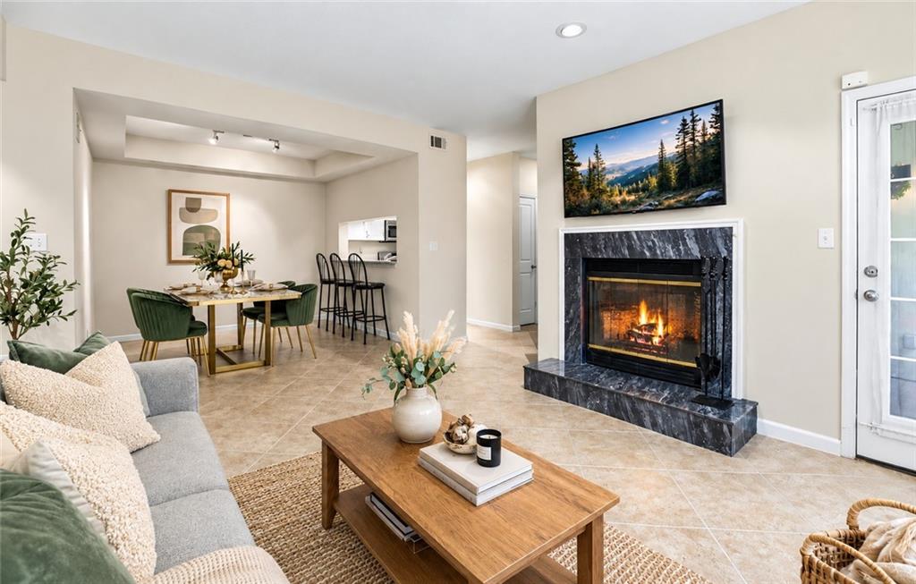 240 Renaissance Parkway NE Unit 211 — photo