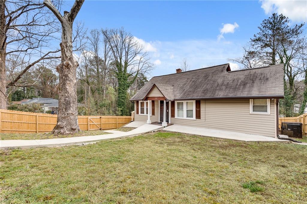 335 Fairburn Road NW — photo