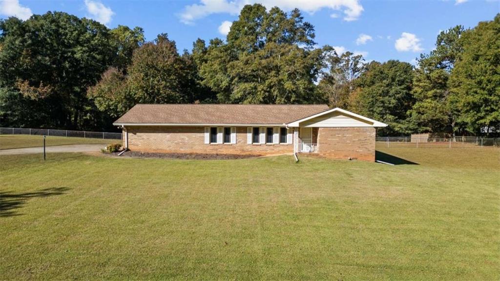 4096 Hickory Nut Drive — photo