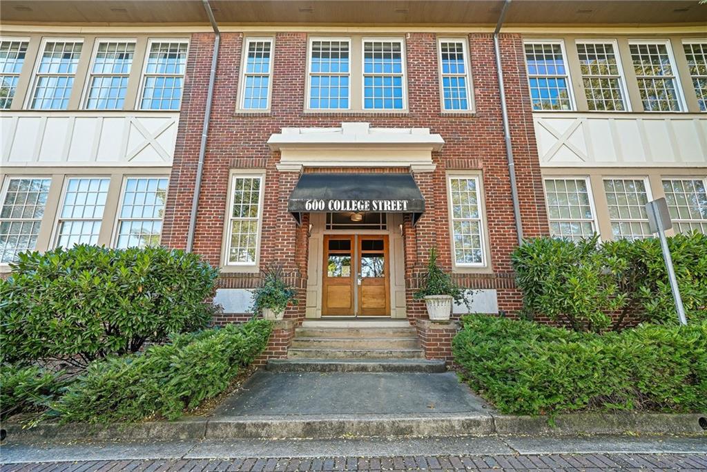600 College Street Unit 205 — photo