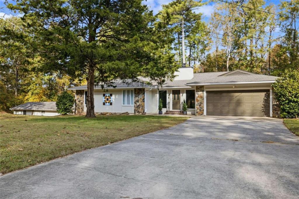 8435 Sundridge Drive — photo