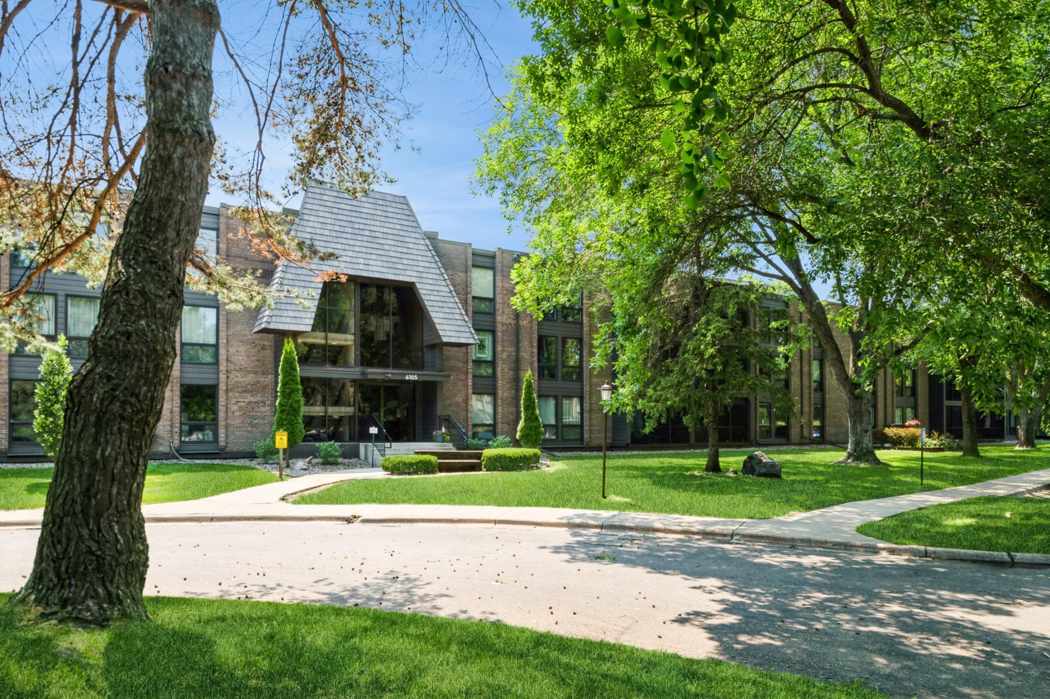 6105 Lincoln Drive 130 — photo